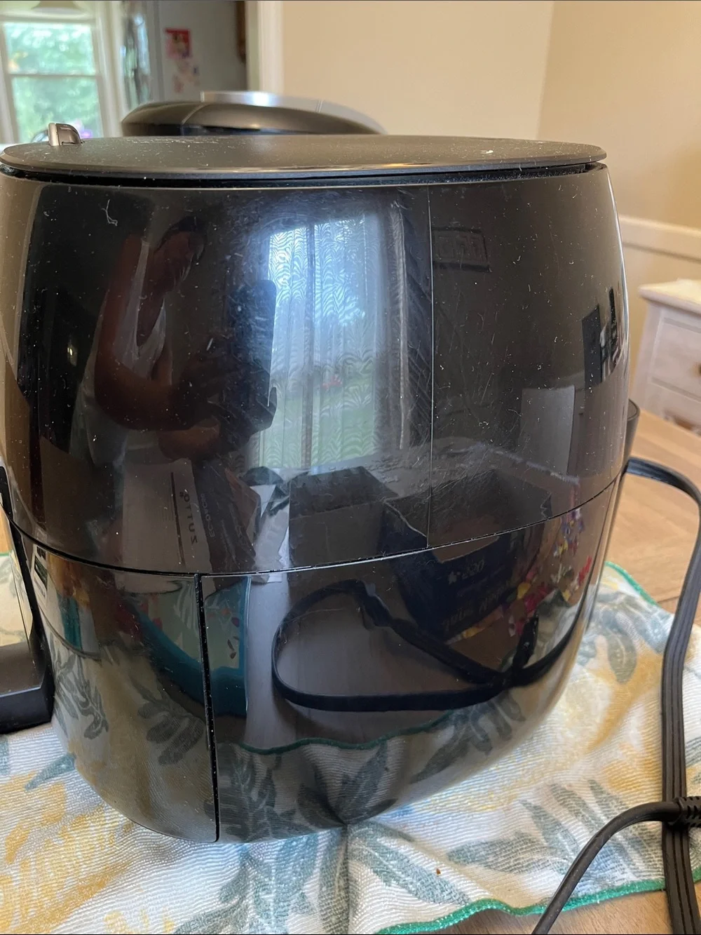 Philips Black Airfryer with Silver Handle and Recipe Book